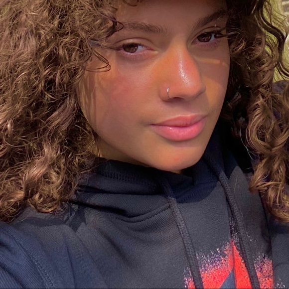 Meet your Posher, Gabriela - Picture 1 of 1